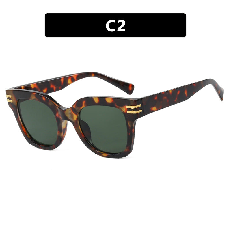 Women's stylish sunglasses with elegant accents Bowlift