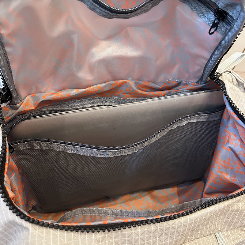Stylish sports bag with adjustable shoulder strap Bowlift