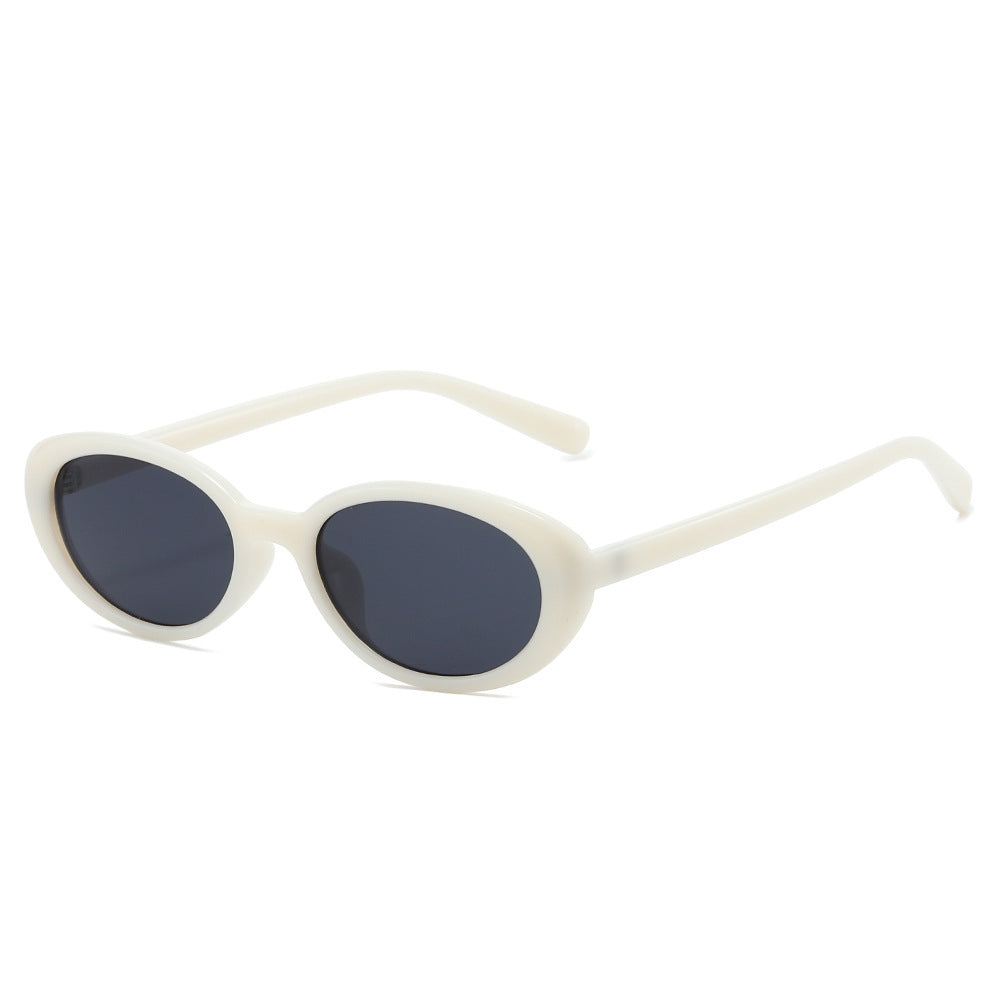Retro-Inspired Cat-Eye Sunglasses with Transparent Frames Bowlift