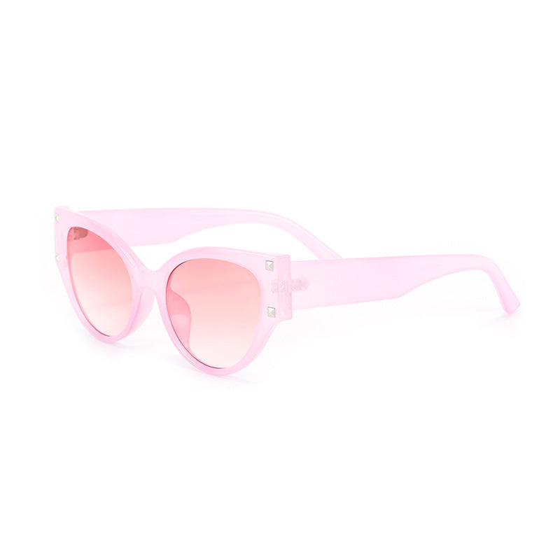 Women's trendy Cat-Eye sunglasses with glamorous accents Bowlift
