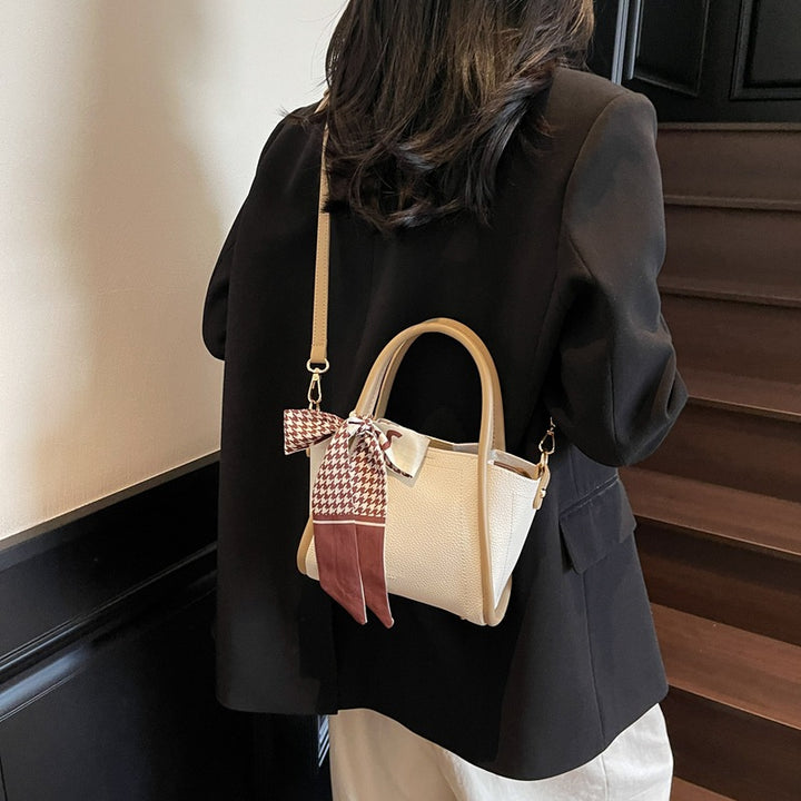 Fashionable Structured Handbag Bowlift