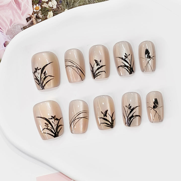 Artfully designed nails with floral motifs Bowlift