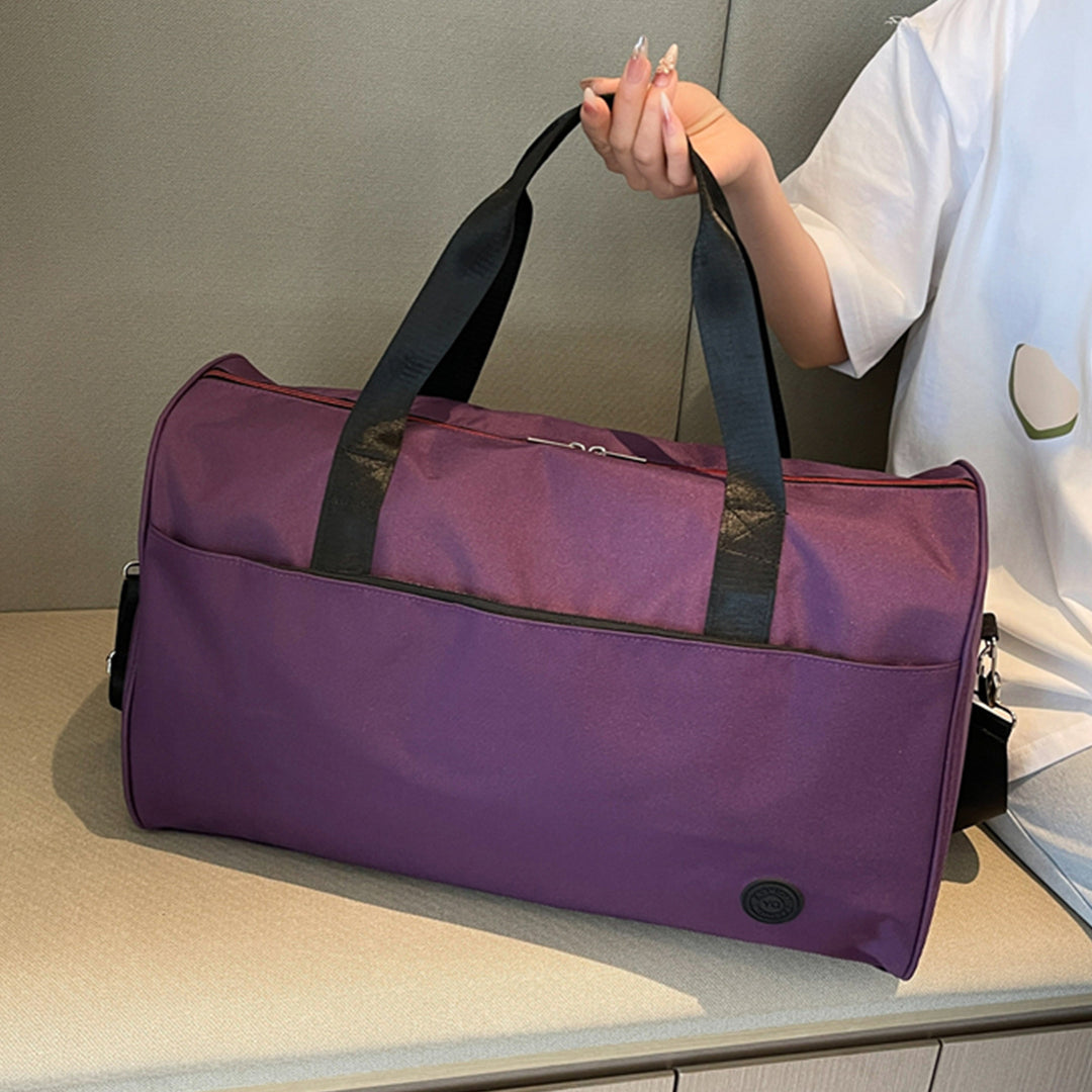 Sporty travel bag with sturdy carrying handles and removable shoulder strap Bowlift