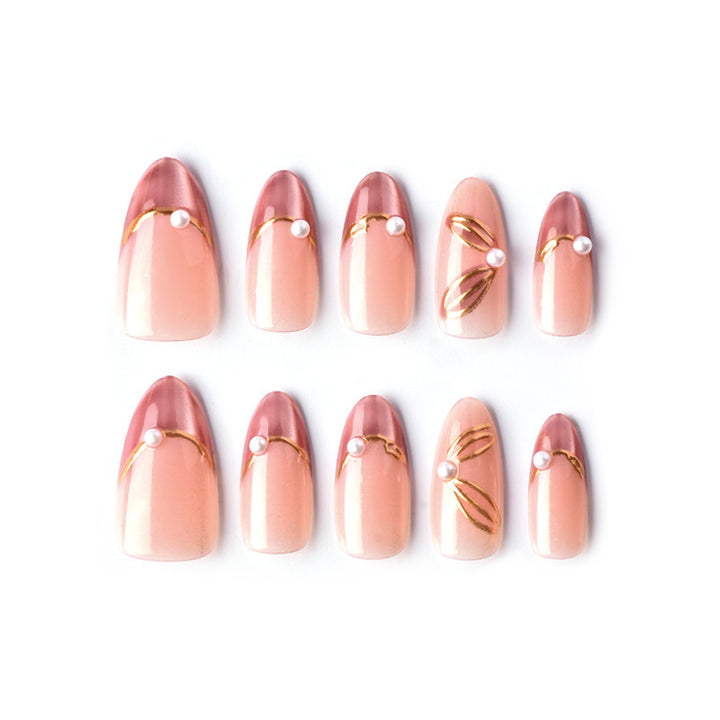 Nail set with glamorous golden accents and elegant design Bowlift
