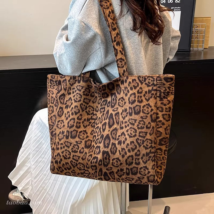 Designer-Handbag Bowlift