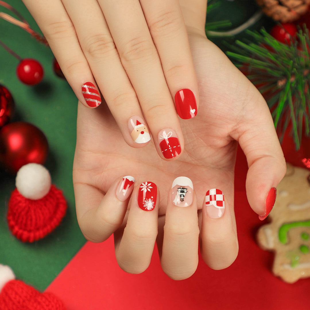 Festive nail art with Christmas motifs Bowlift