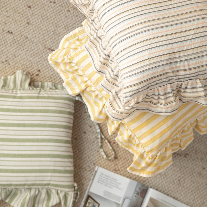 Padded chair cushion with ties and frill edge Bowlift
