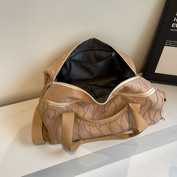 Sporty travel bag with stylish wave pattern Bowlift