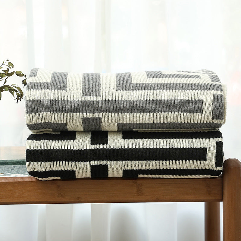 Women's decorative comfort blanket in modern geometric design Bowlift