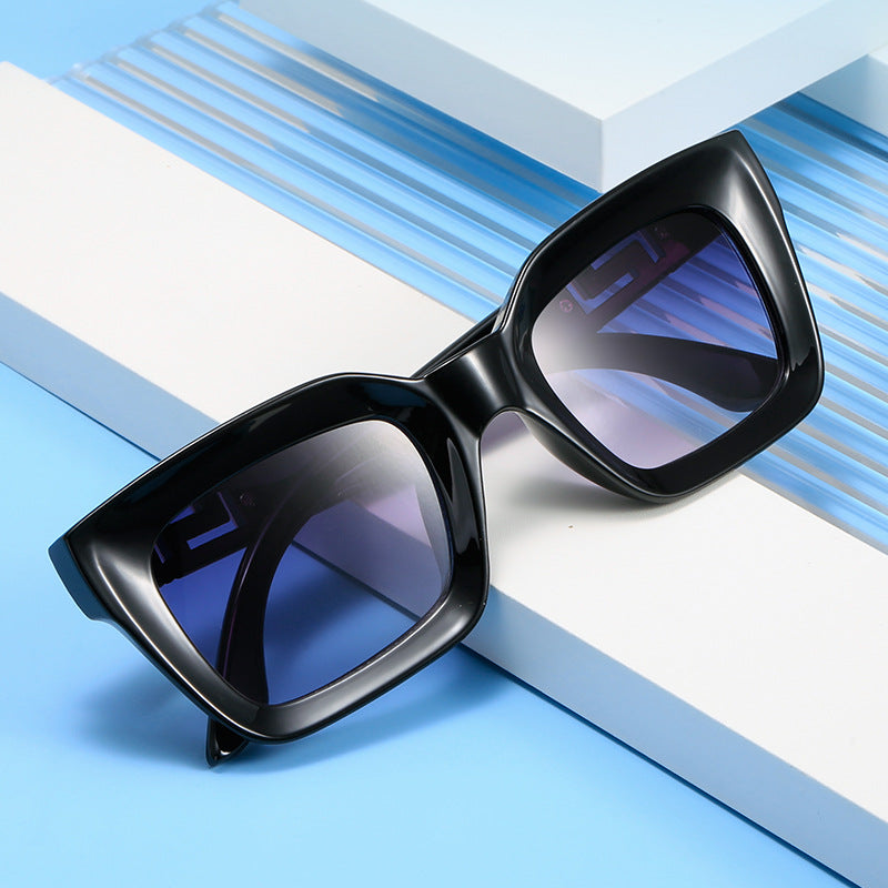 Ladies Square Sunglasses with Luxurious Design Bowlift