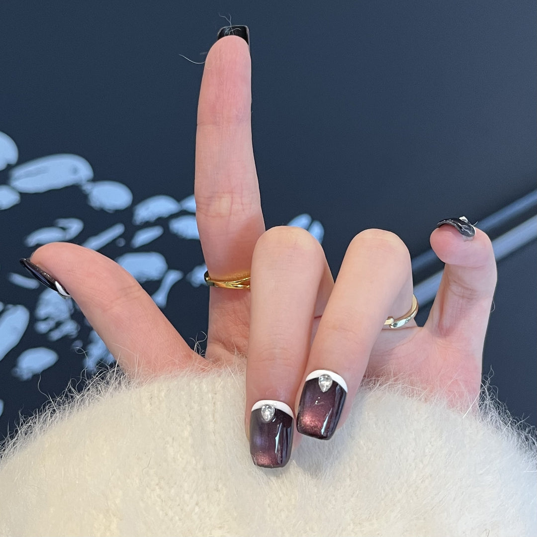 Elegant Gel Press-On Nail Set with Rhinestone Details Bowlift