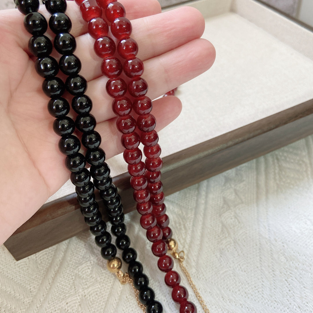 Fashionable jewelry band made of onyx beads Bowlift