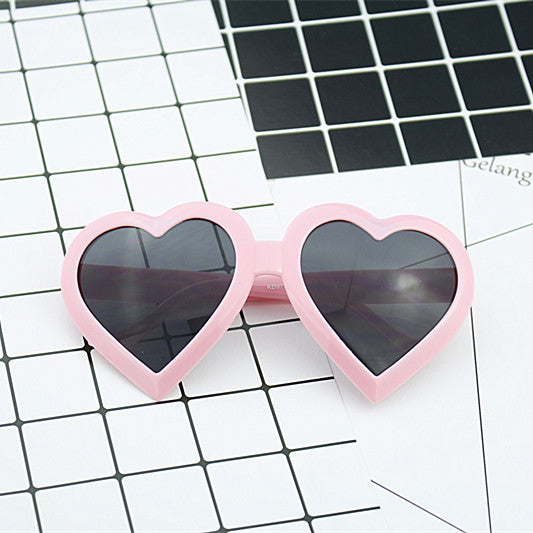 Women's Heart-Shaped Sunglasses in Modern Design Bowlift