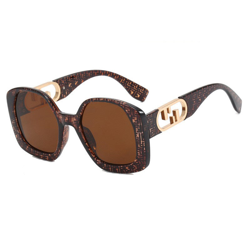 Women oversized sunglasses with extravagant geometric frame and elegant accents Bowlift