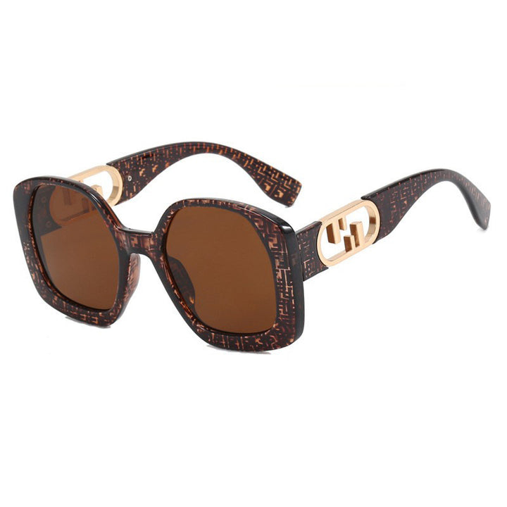 Women oversized sunglasses with extravagant geometric frame and elegant accents Bowlift