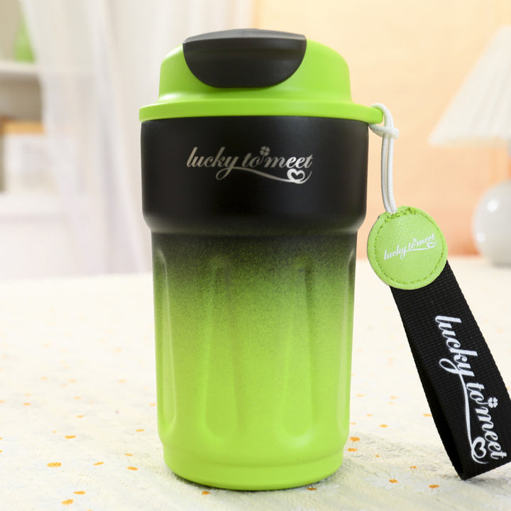 Women’s insulated cup with innovative drip protection and practical carrying handle Bowlift