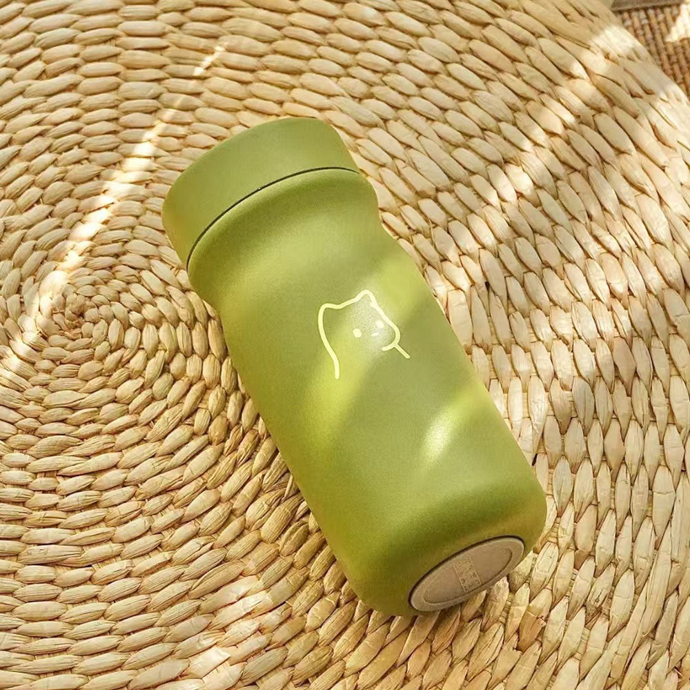 Women's insulated drinking bottle with secure flip lid and stylish animal design Bowlift
