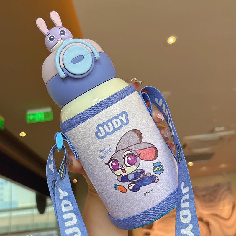Insulated drinking bottle with integrated carrying system and unique design Bowlift