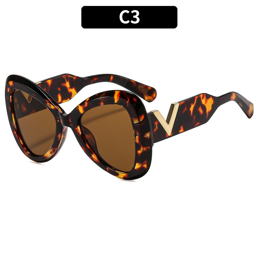 Elegant Cat-Eye Sunglasses with Decorative Temple Design