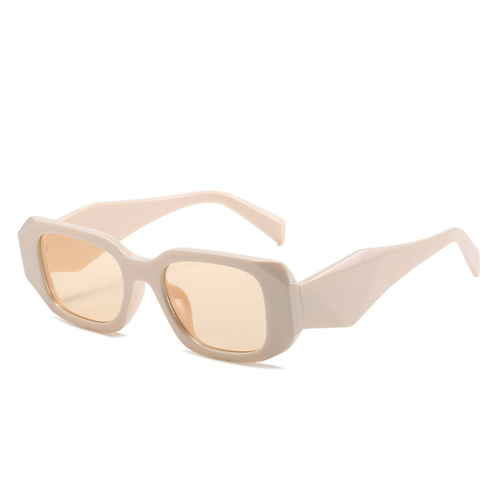 Women extravagant sunglasses in modern tortoise style Bowlift