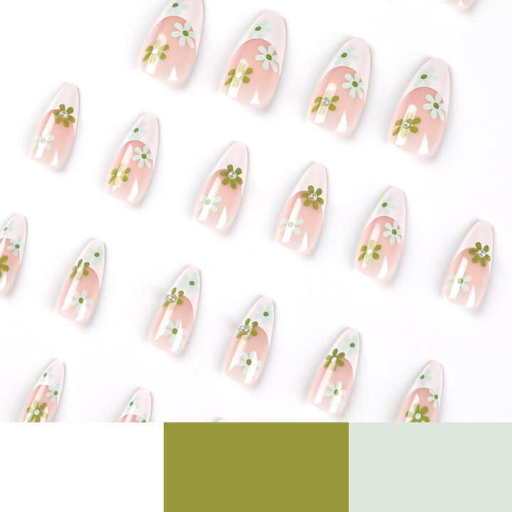 Artful nail art with delicate floral motifs Bowlift