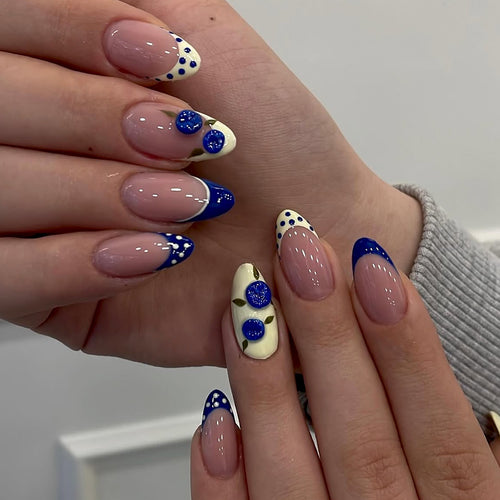 Artificial Nails with Artistic Accents Bowlift