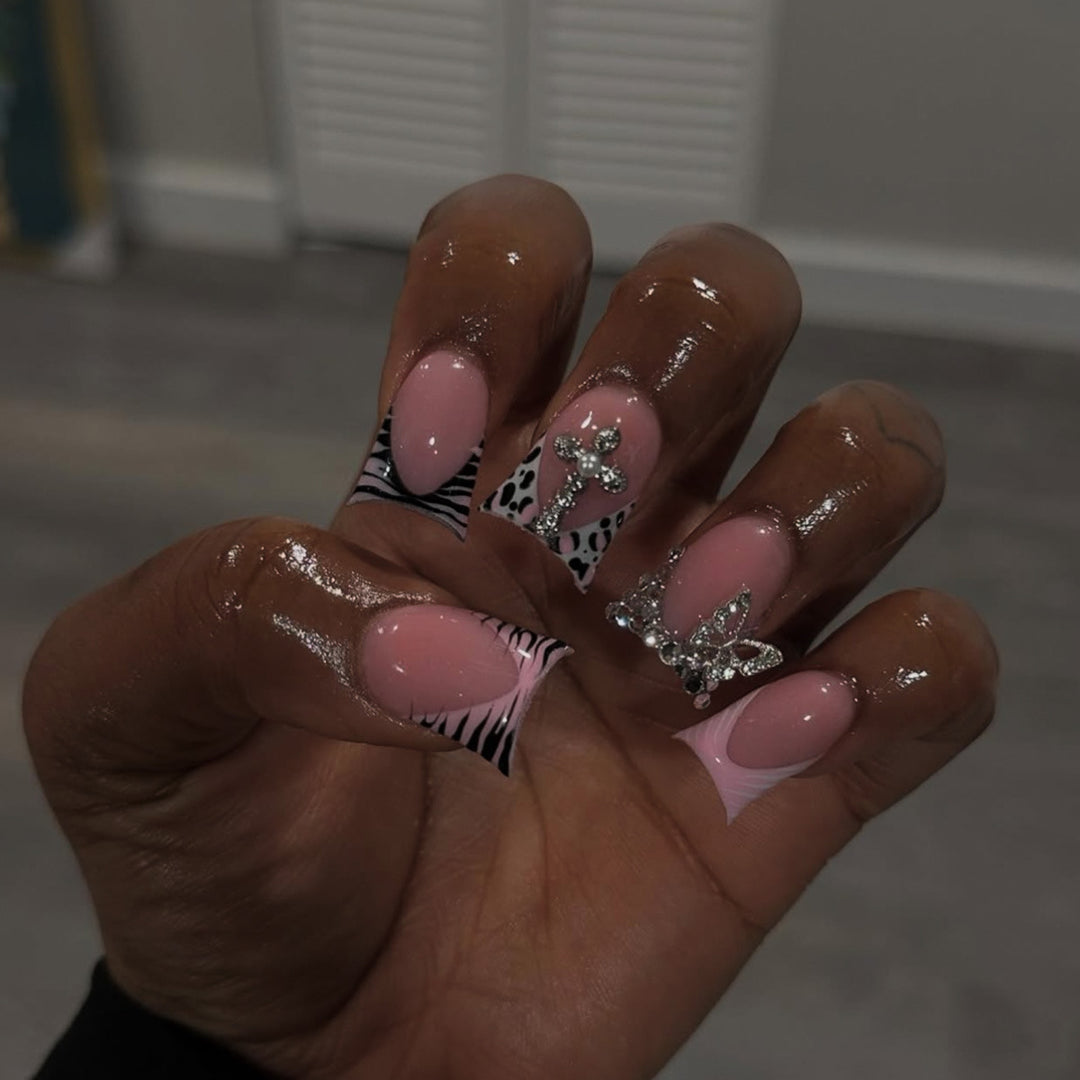 Glamorous Decorative Press-On Nails with Rhinestone Accents Bowlift