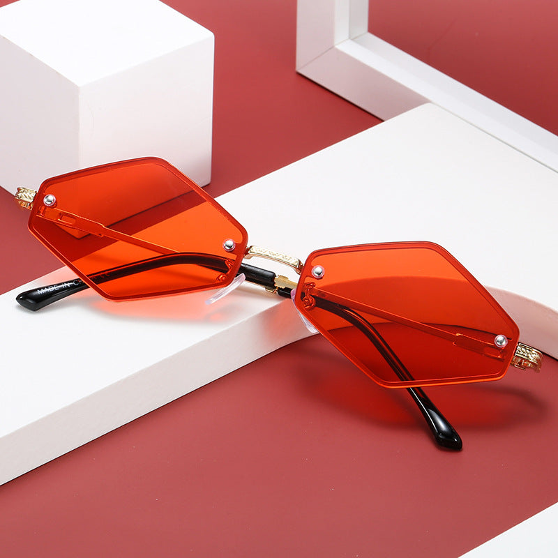 Women's Heart-Shaped Sunglasses in Trendy Design Bowlift