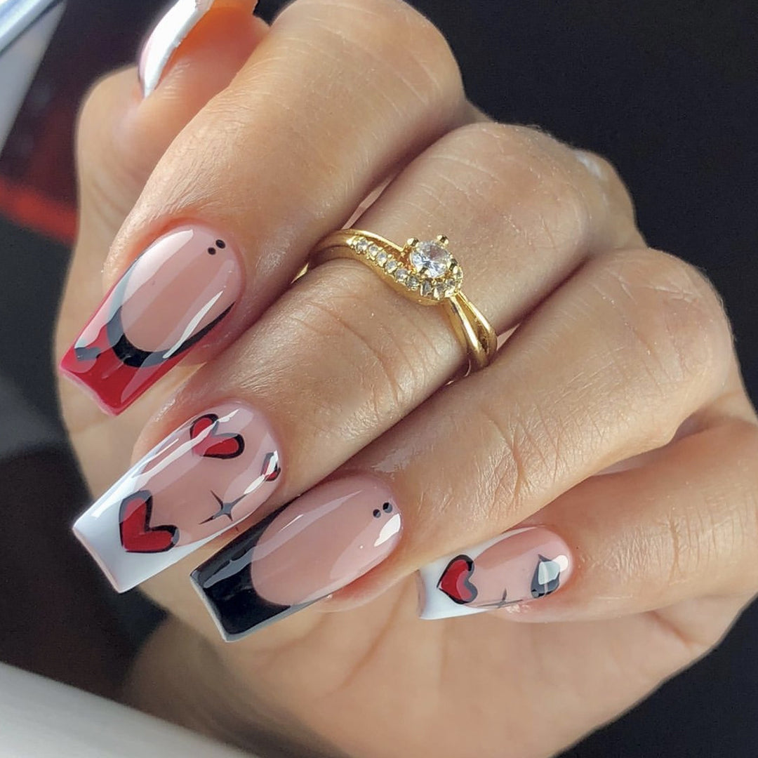 Artistic Heart-Accent Nail Art Extensions Bowlift