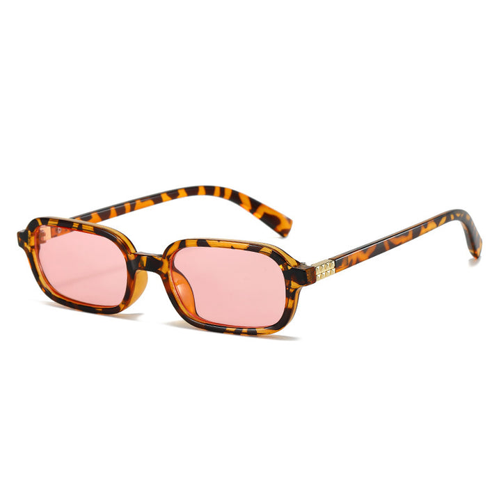 Chic Flat Lens Sunglasses with Decorative Metal Details Bowlift