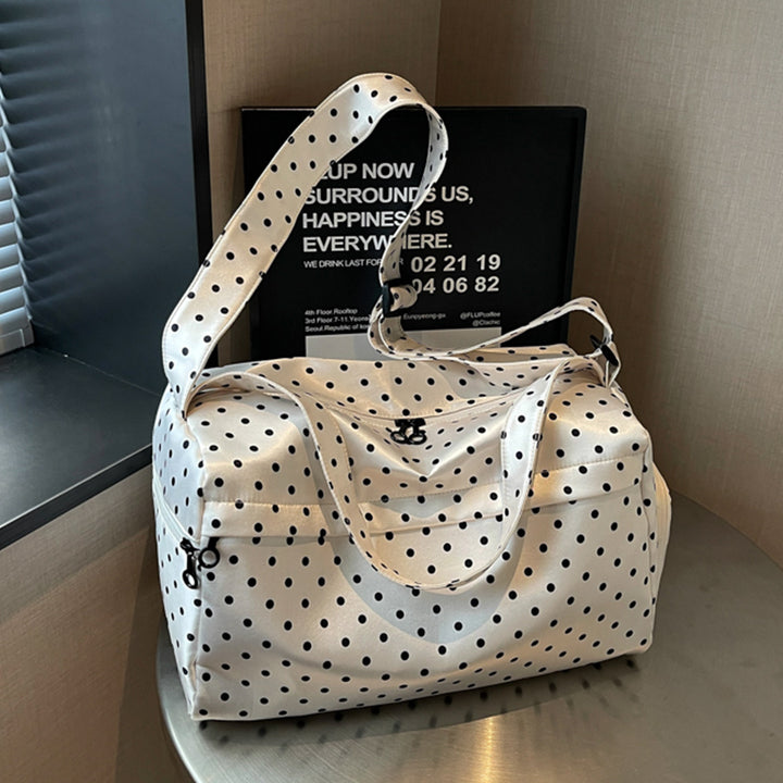 Fashionable sports and travel bag with dotted design Bowlift