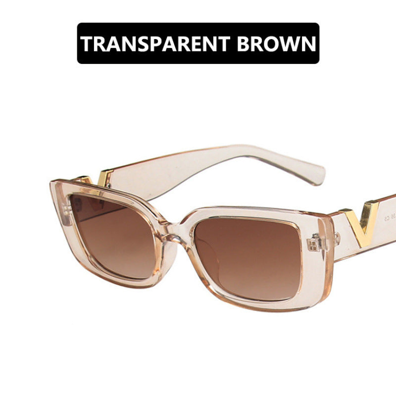 Ladies elegantly cut sunglasses in modern design Bowlift