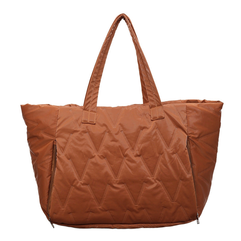 Practical Travel Bag With Structured Outer Material Bowlift