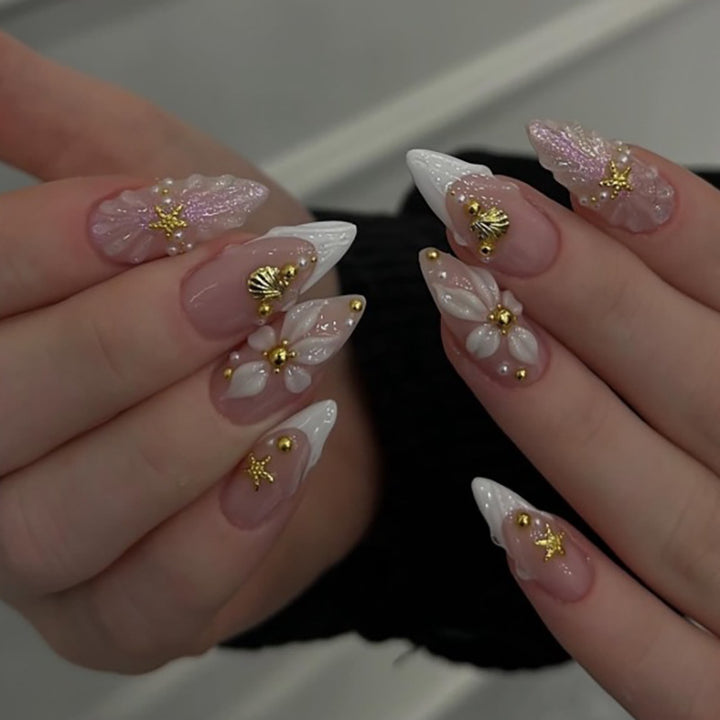 Artful stiletto nails with glitter accents Bowlift