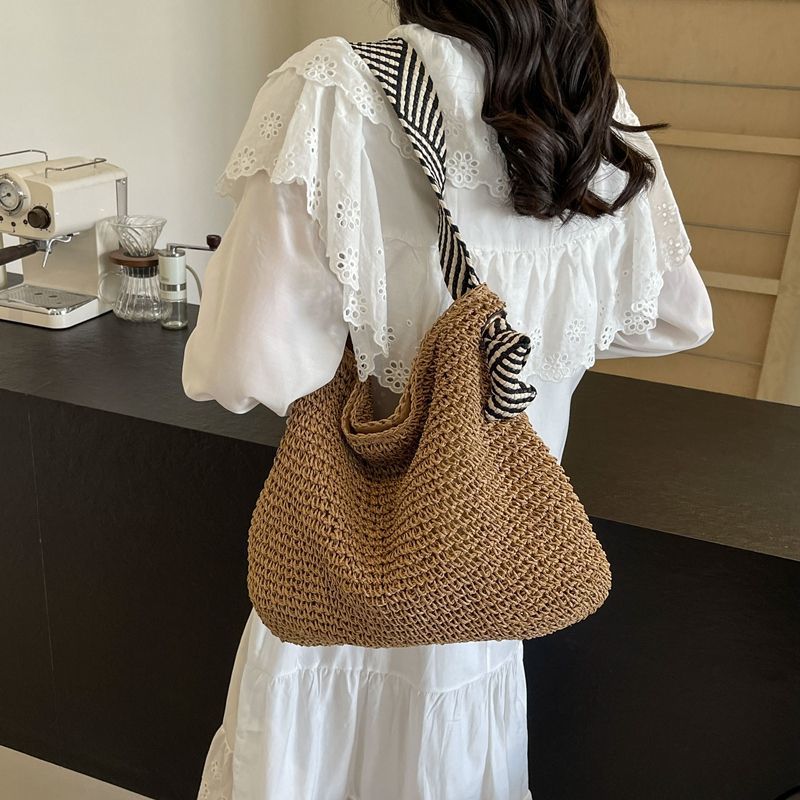 Handcrafted shoulder bag with unique weaving pattern Bowlift