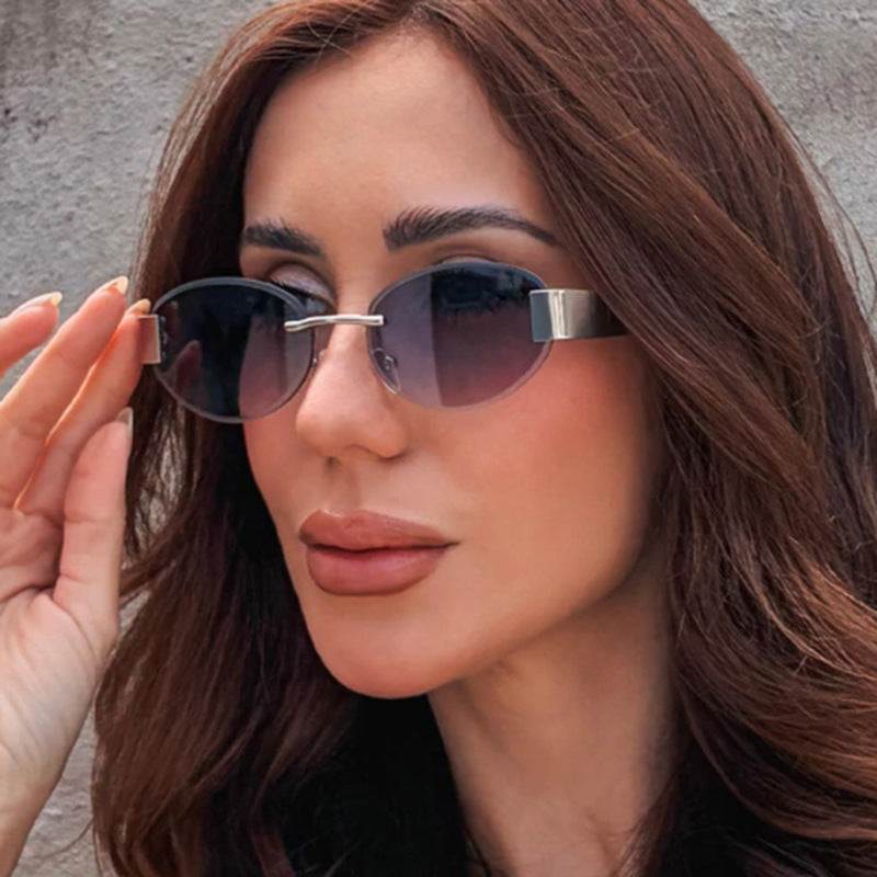 Women's glamorous sunglasses with clear, elegant frame and protective UV filter Bowlift