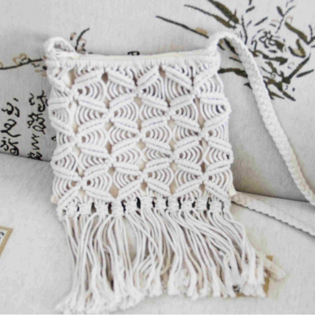 Hand-knotted macrame bag with fringes Bowlift