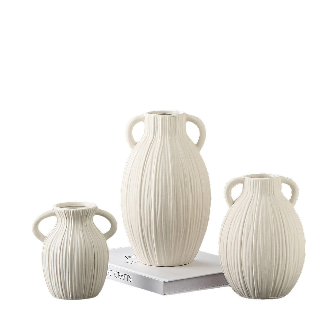 Decorative ceramic vase with artistic ribbed pattern Bowlift