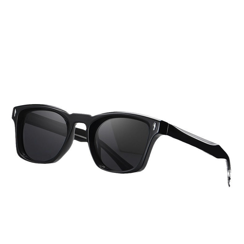 Ladies fashionable sunglasses in elegant tortoiseshell design Bowlift