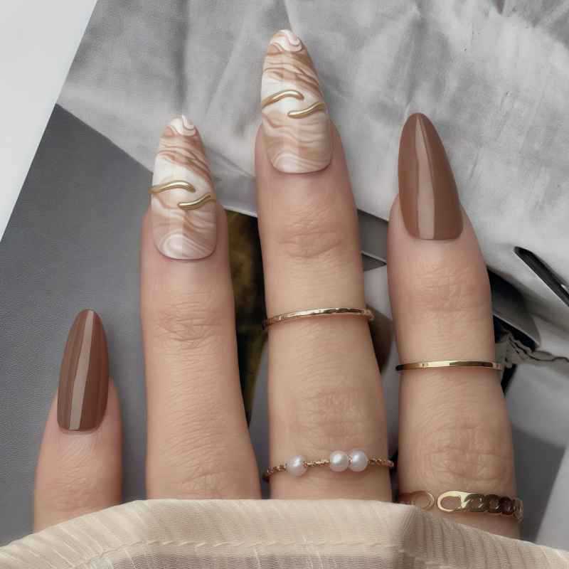 Elegant Ombre Press-On Nail Tips with Metallic Accents Bowlift