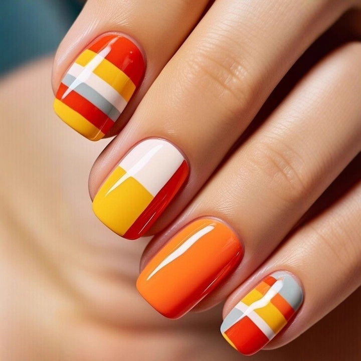 Elegant Artificial Nails with French Manicure and Glitter Effects Bowlift