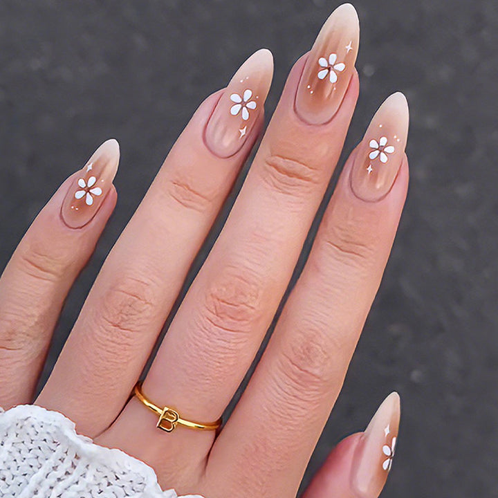 Artificial nail set with delicate floral motifs Bowlift
