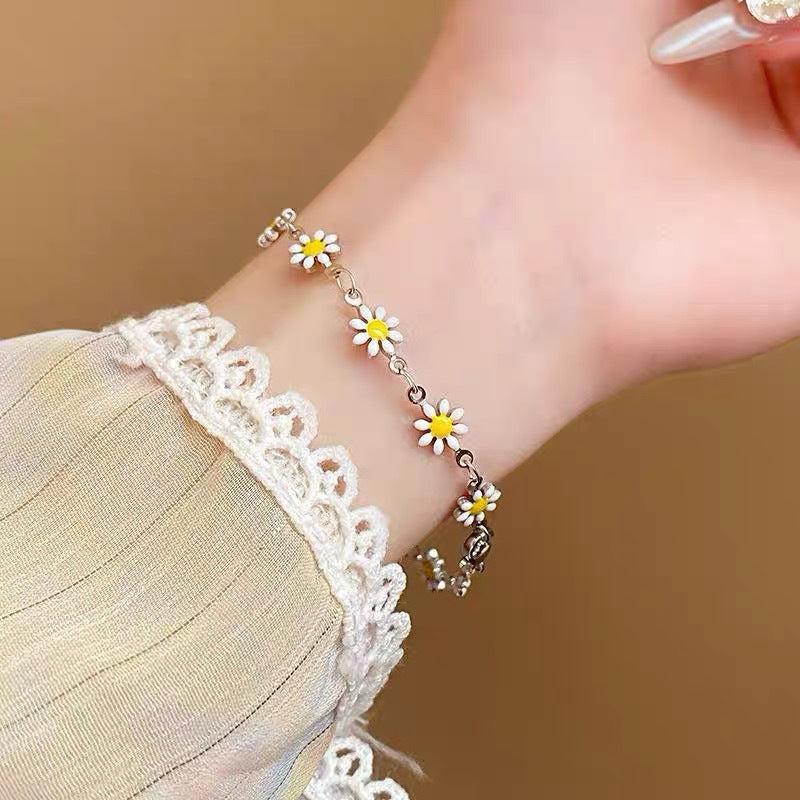Flower Charm Bracelet Bowlift