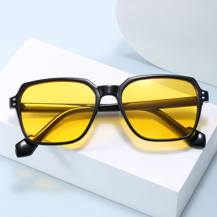 Women's fashion sunglasses with bold, rectangular lenses Bowlift