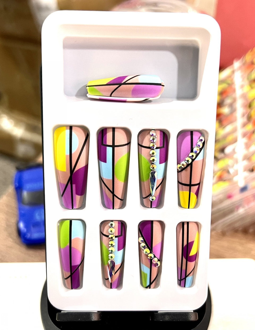 Artificial nails in modern geometric design Bowlift
