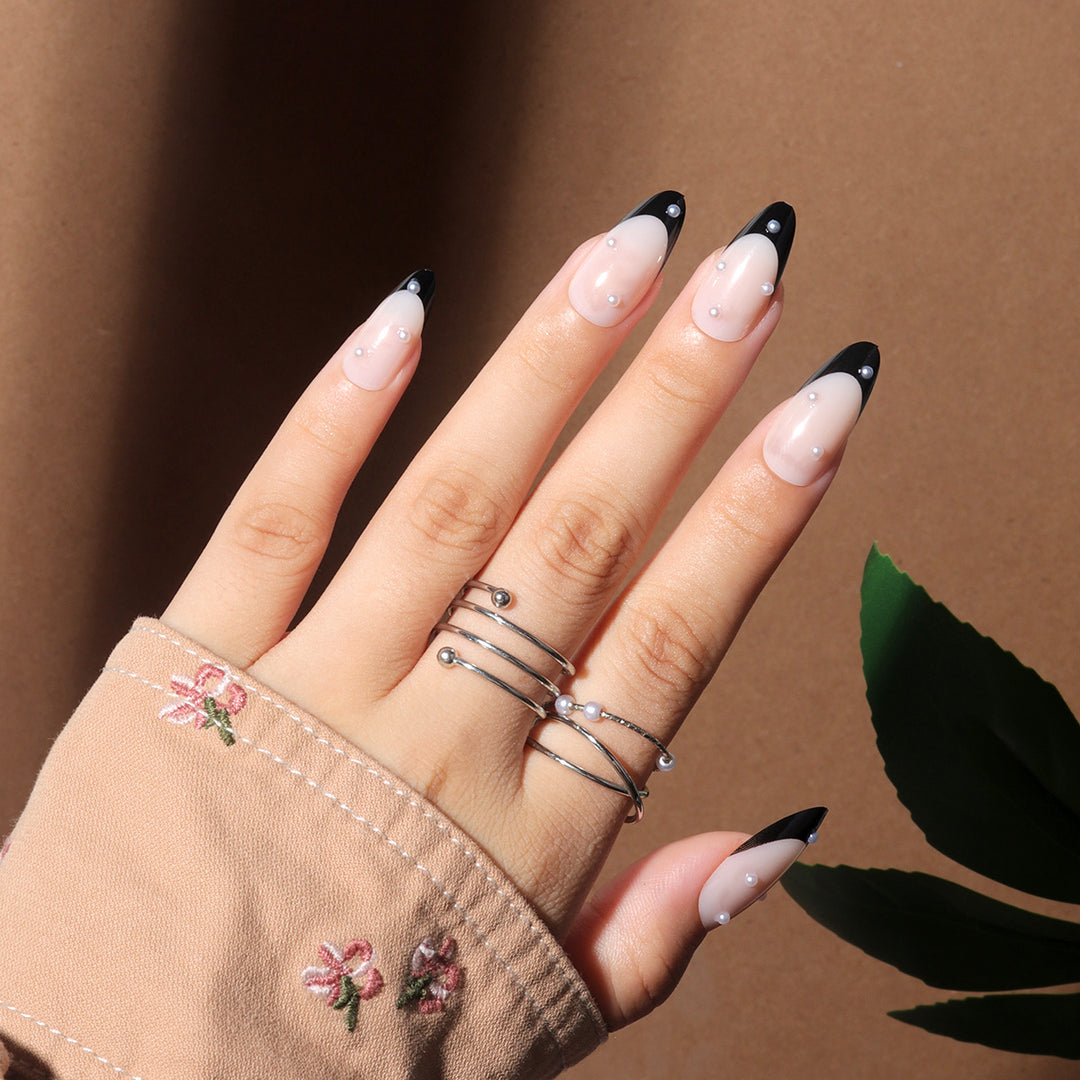 Elegant Stiletto Press-On Nails with Classic French Design Bowlift