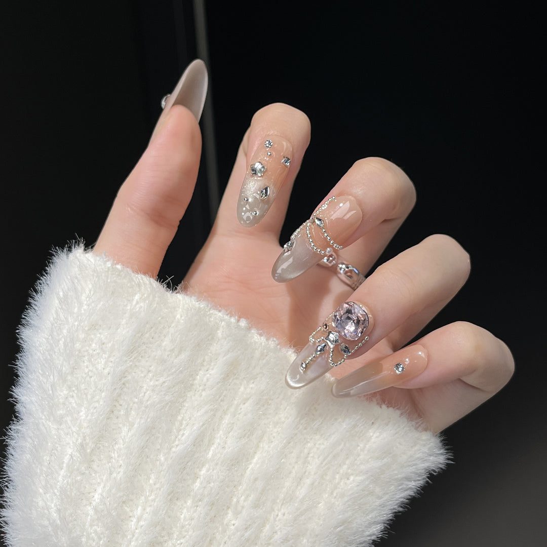 Luxury Rhinestone-Embellished Nail Art Extensions Bowlift