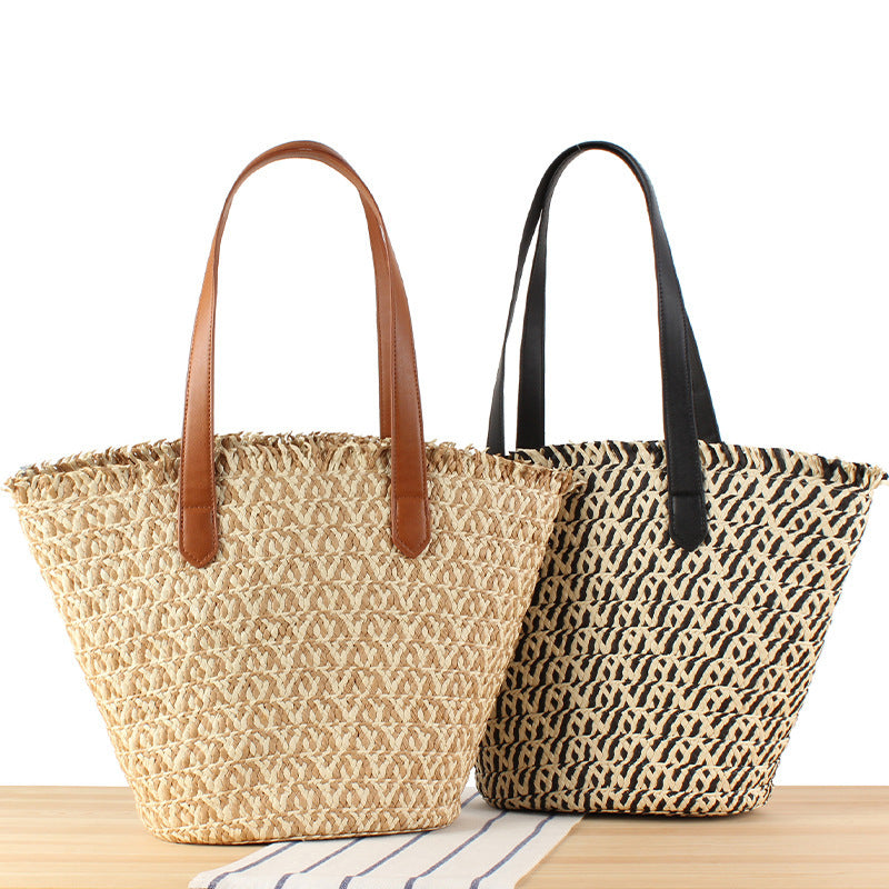 Stylish leisure tote bag made of braided natural material Bowlift