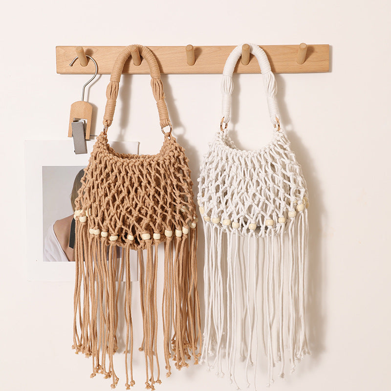 Macrame bag with decorative fringes and wooden beads Bowlift