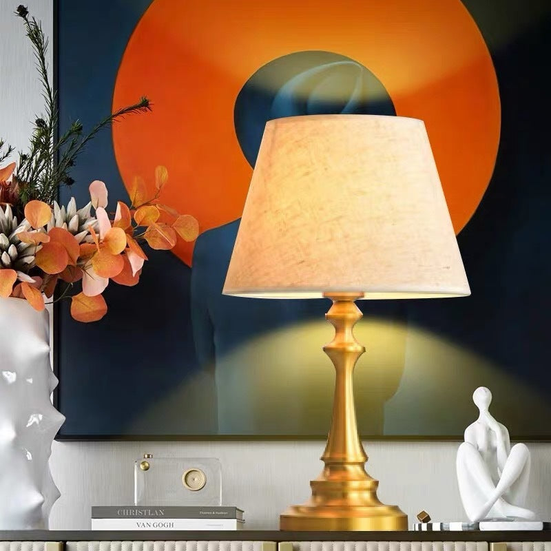 Elegant Vintage-Inspired Table Lamp